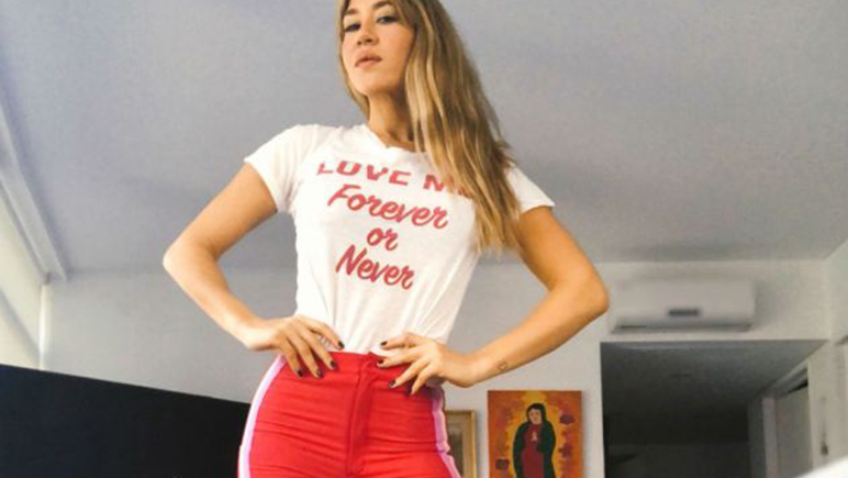 La cantante tuvo que ser atendida por la emoción