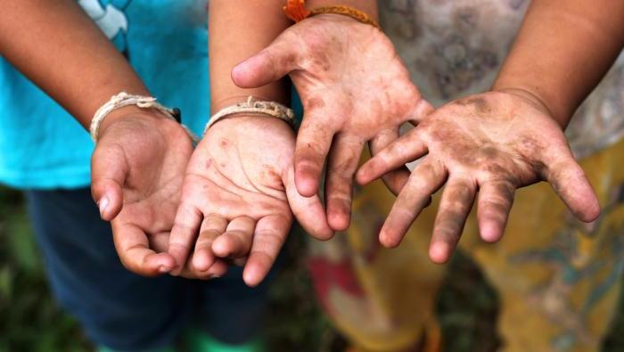 Juzgan a un hombre por violar durante 5 años a sus tres hijastras