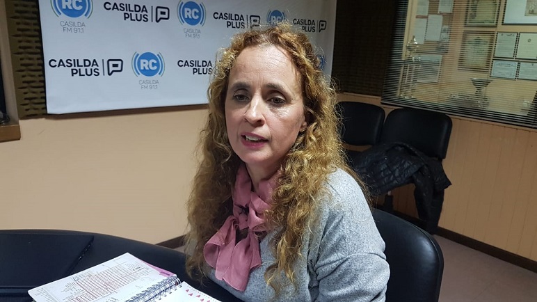 Marta Lapegüe entregó sus respuestas en los estudios de Radio Casilda.