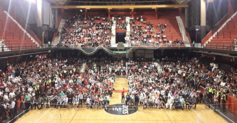 La asamblea que rechazó el balance. Habrá otra el 7 de mayo.