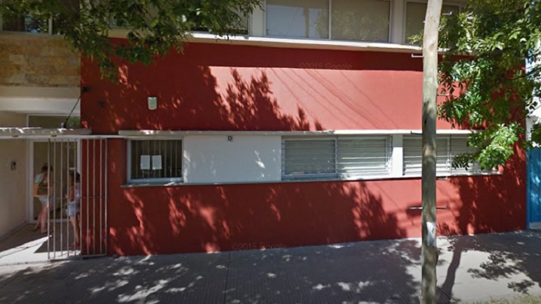 El centro médico que fue blanco está en la esquina de Belgrano y Zeballos.