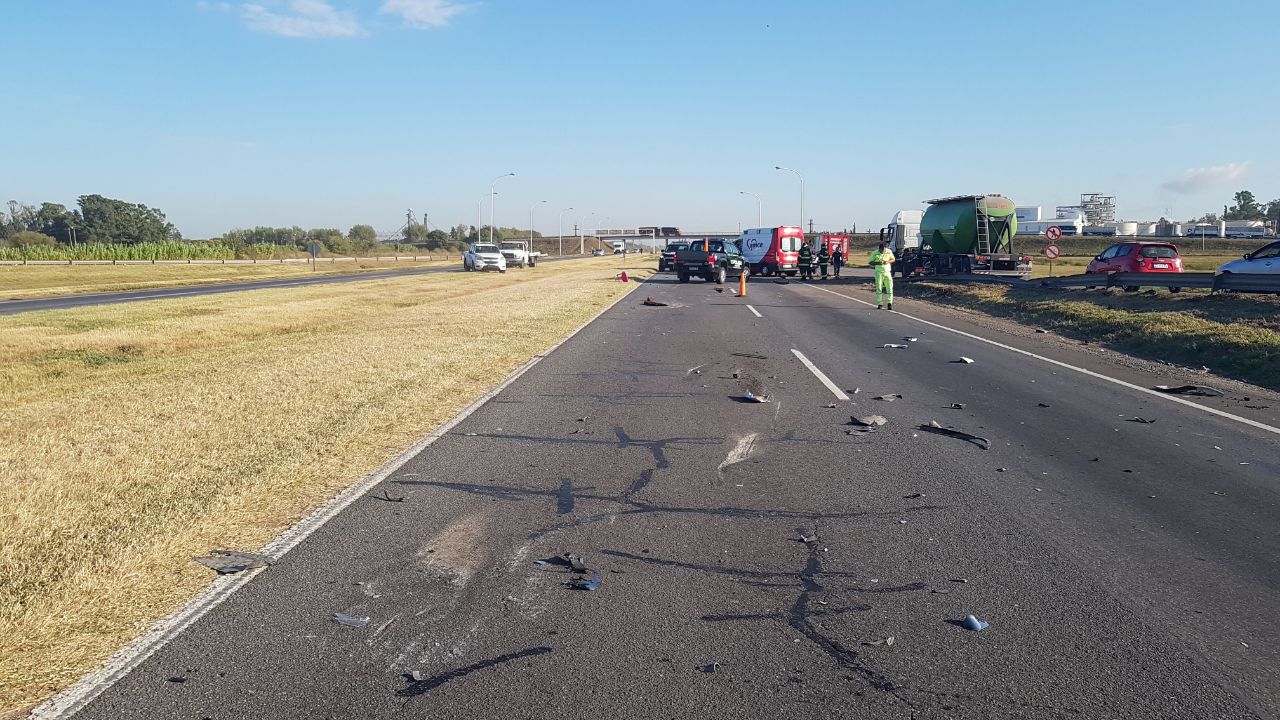 Murió un joven al chocar en la autopista a Santa Fe contra un camión