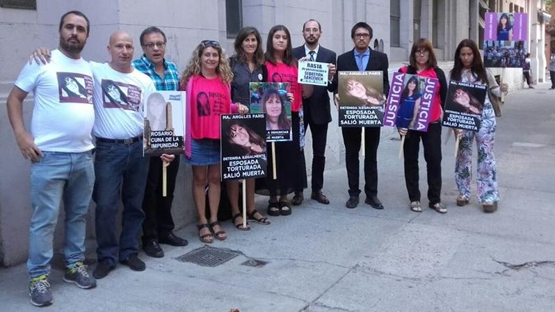Familiares y abogados querellantes frente a Fiscalía (Foto: Nahuel Militano)