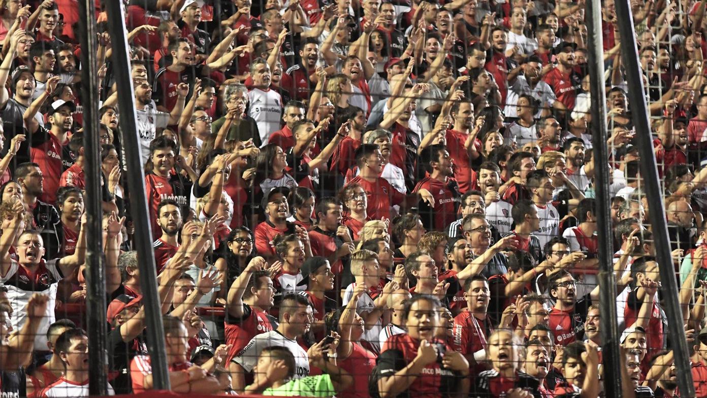 El hincha leproso quiere saber, pero la CD todavía no se define.