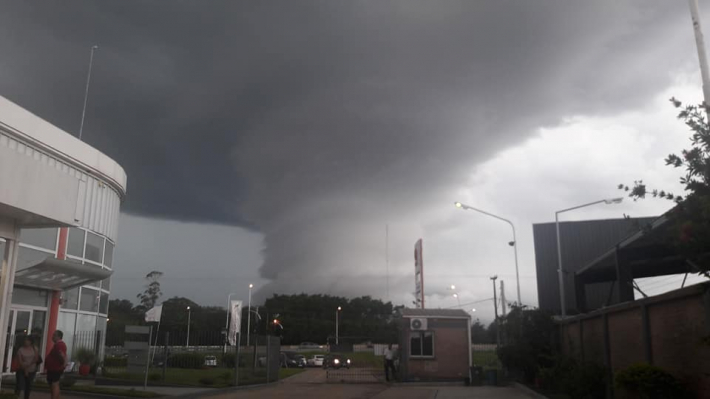 Una impactante nube confundió a una ciudad por su parecido con un tornado.