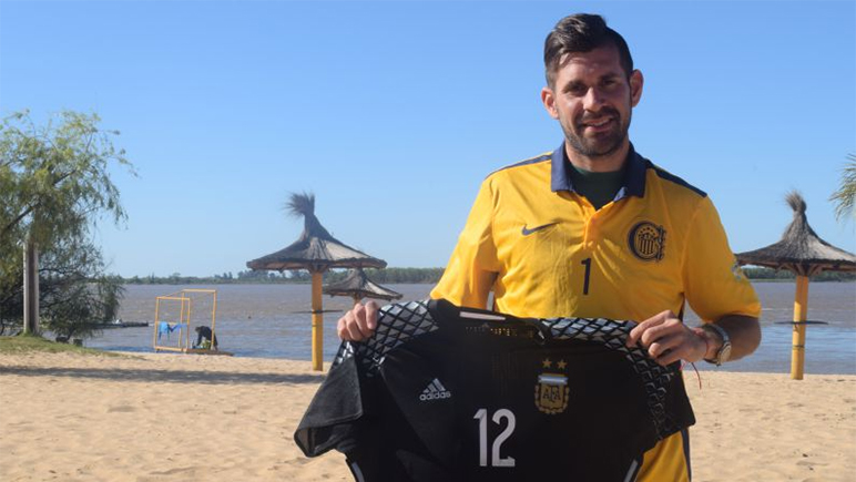 Sebastián Azimonti, de Rosario Central y la selección de fútbol playa, al Rojo de Los Molinos