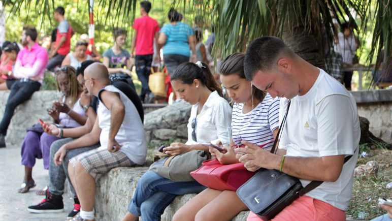 Los argentinos consumen más internet en el smartphone que los demás países