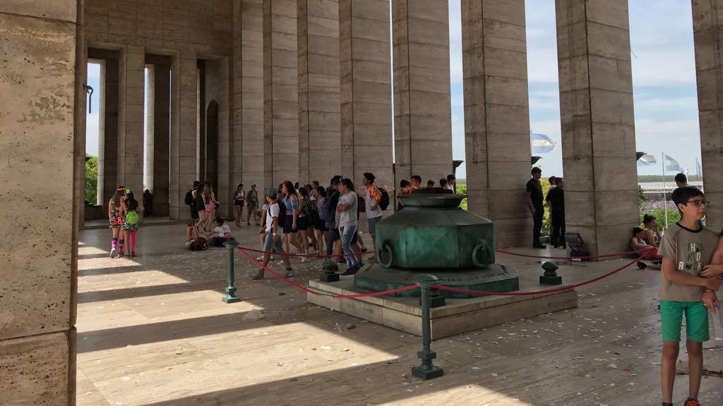 Banderazo escolar: tres estudiantes heridos y 900 litros de alcohol incautados 