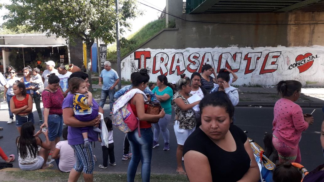 El piquete se renovó este mediodía, bajo el puente ferroviario.