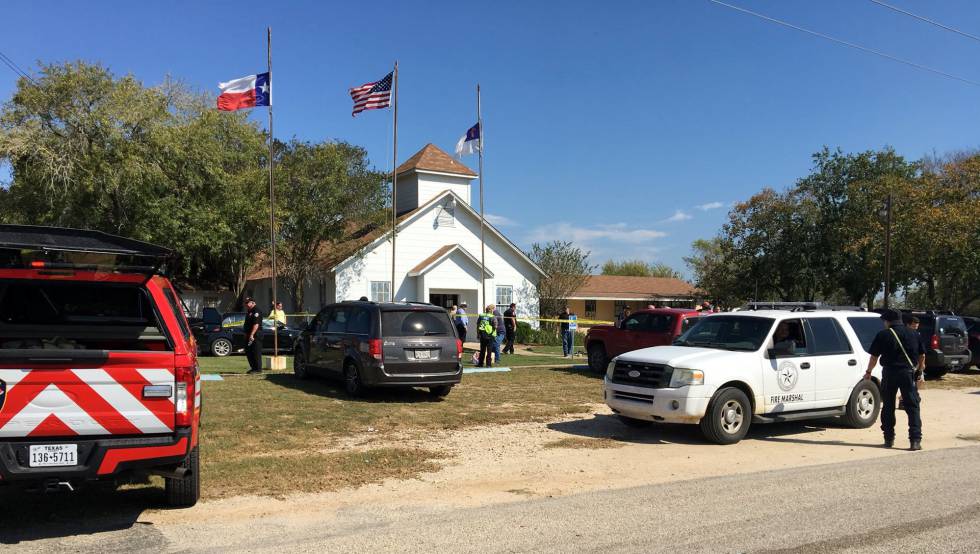 Al menos 27 muertos en un tiroteo en una iglesia de Texas