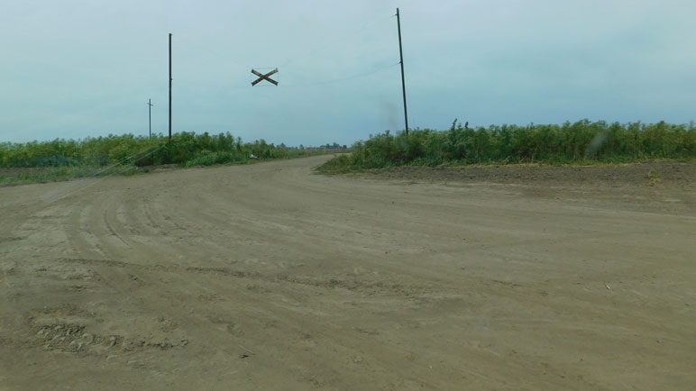 El Rally se corre por todos lados, también al costado de las antiguas vías.