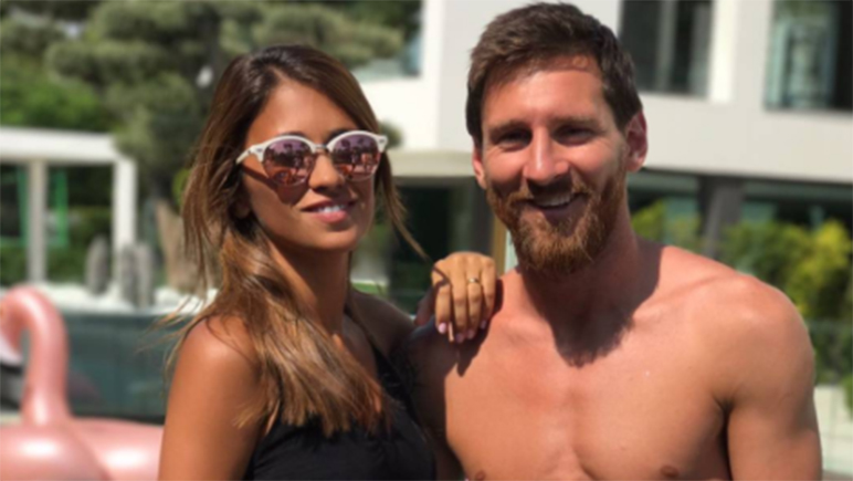El jugador y su esposa se divierten de lo lindo en casa