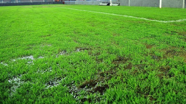 Las canchas de la región sufrieron el diluvio.