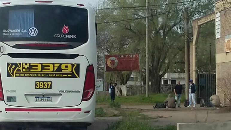 Los usuarios quedaron varados hasta que llegaron otros colectivos.