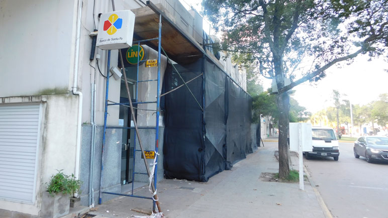 En el Banco Santa Fe están realizando obras desde finales del año pasado.