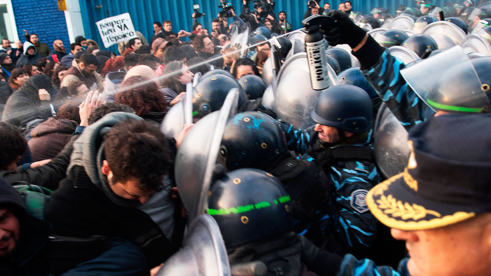 Lo que dejó el desalojo en Pepsico: heridos, detenidos y fuertes incidentes