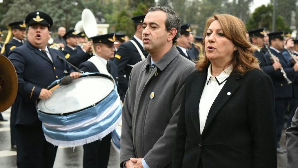 La mandataria junto a Pablo Javkin. (Foto: TW Mónica Fein)