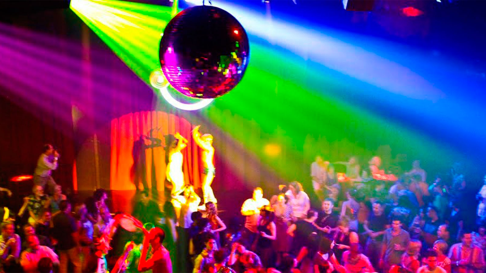 Exigen más control sobre un bar con promociones sexistas