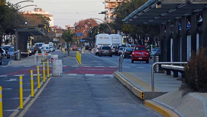 Accidente en el carril exclusivo de Alberdi y Gorriti