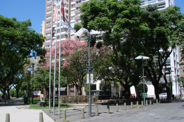 El paseo Alma Maritano, en las tres calles que rodean a la plaza Guernica, de Mitre y Salta.