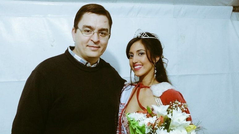 Juan José Sarasola, intendente de la ciudad, junto a la nueva Embajadora del Agricultor.