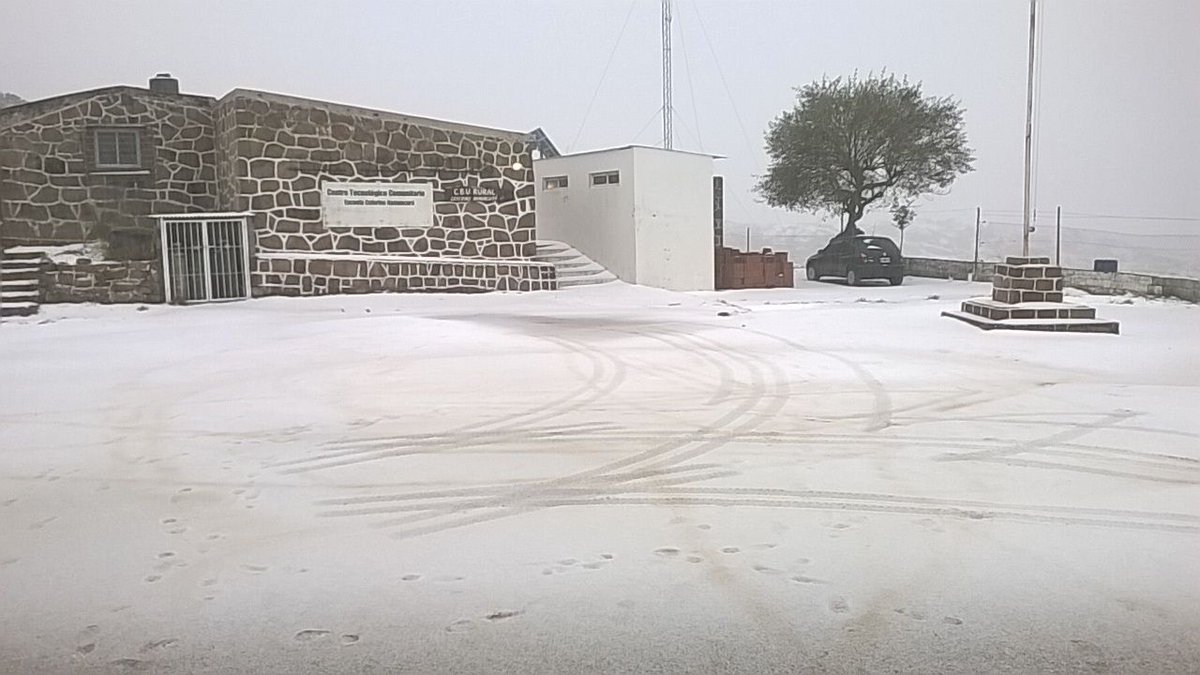 Un manto blanco cubrió el Camino de las Altas cumbres