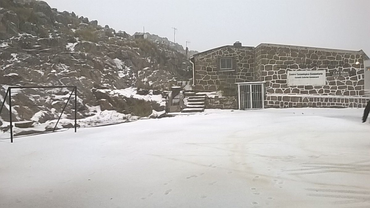 Un manto blanco cubrió el Camino de las Altas cumbres