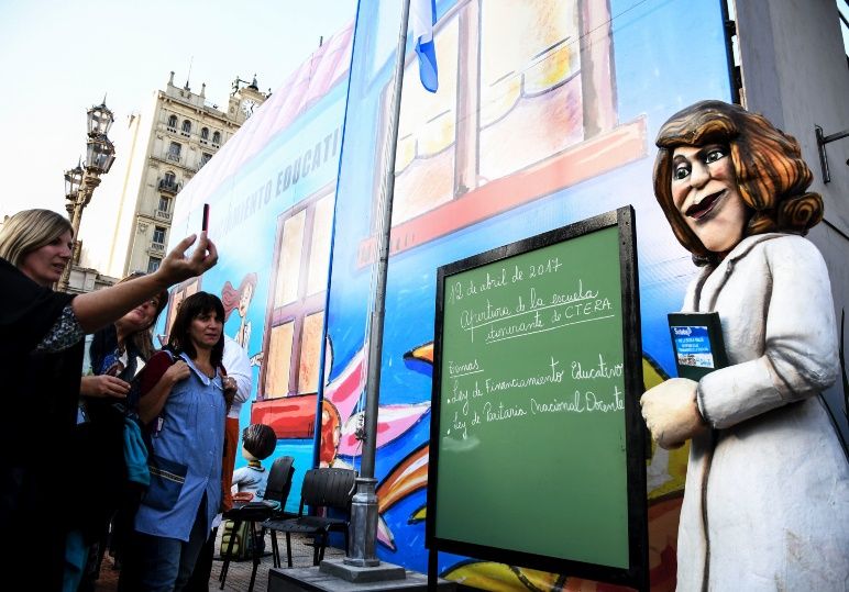La Escuela Itinerante recibió el apoyo de más de 30000 personas