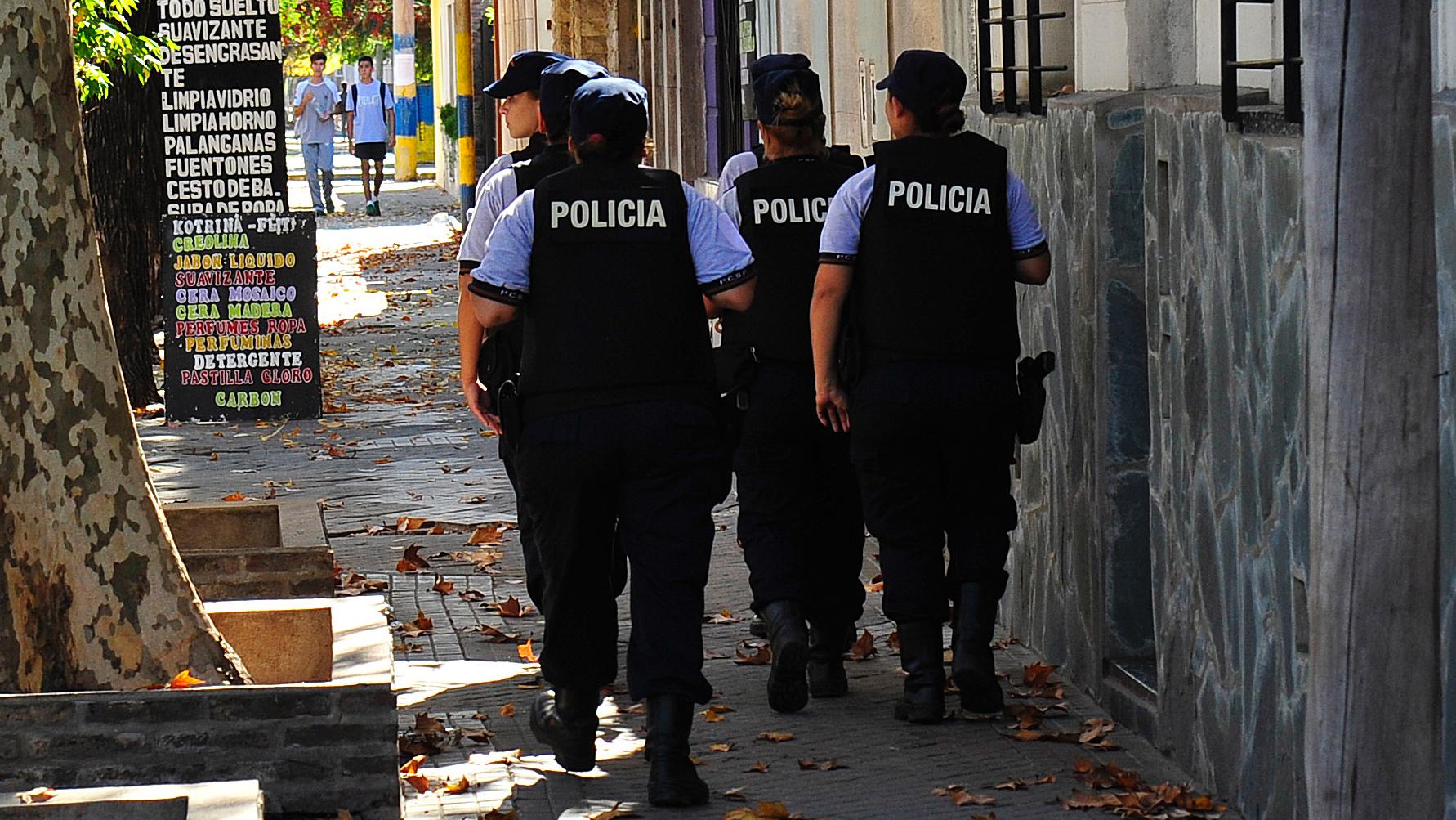 Denuncian que la Policía plantó las armas secuestradas en barrio Toba