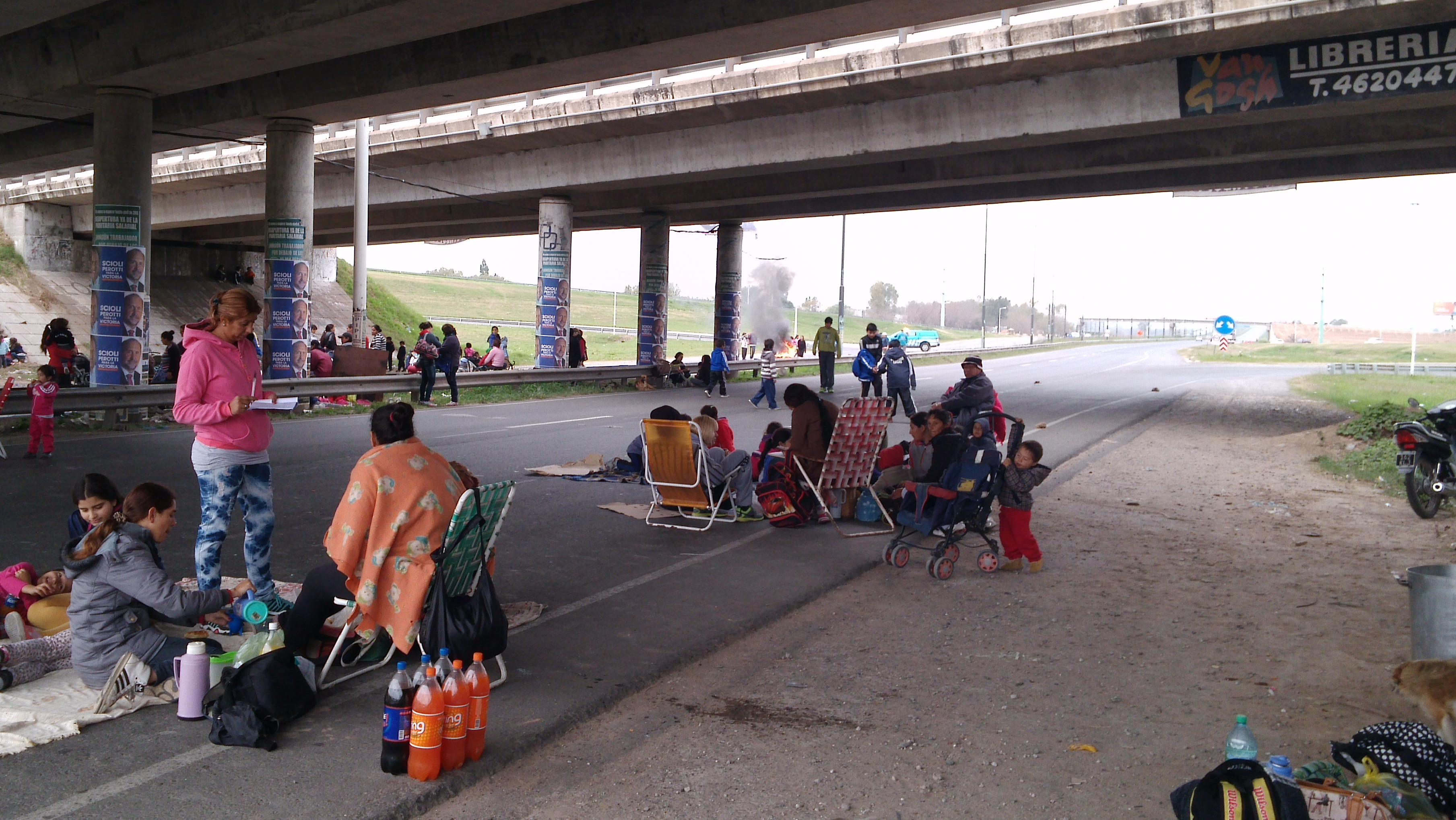 El poder ningunea el reclamo obrero y hace enfrentar a los trabajadores 