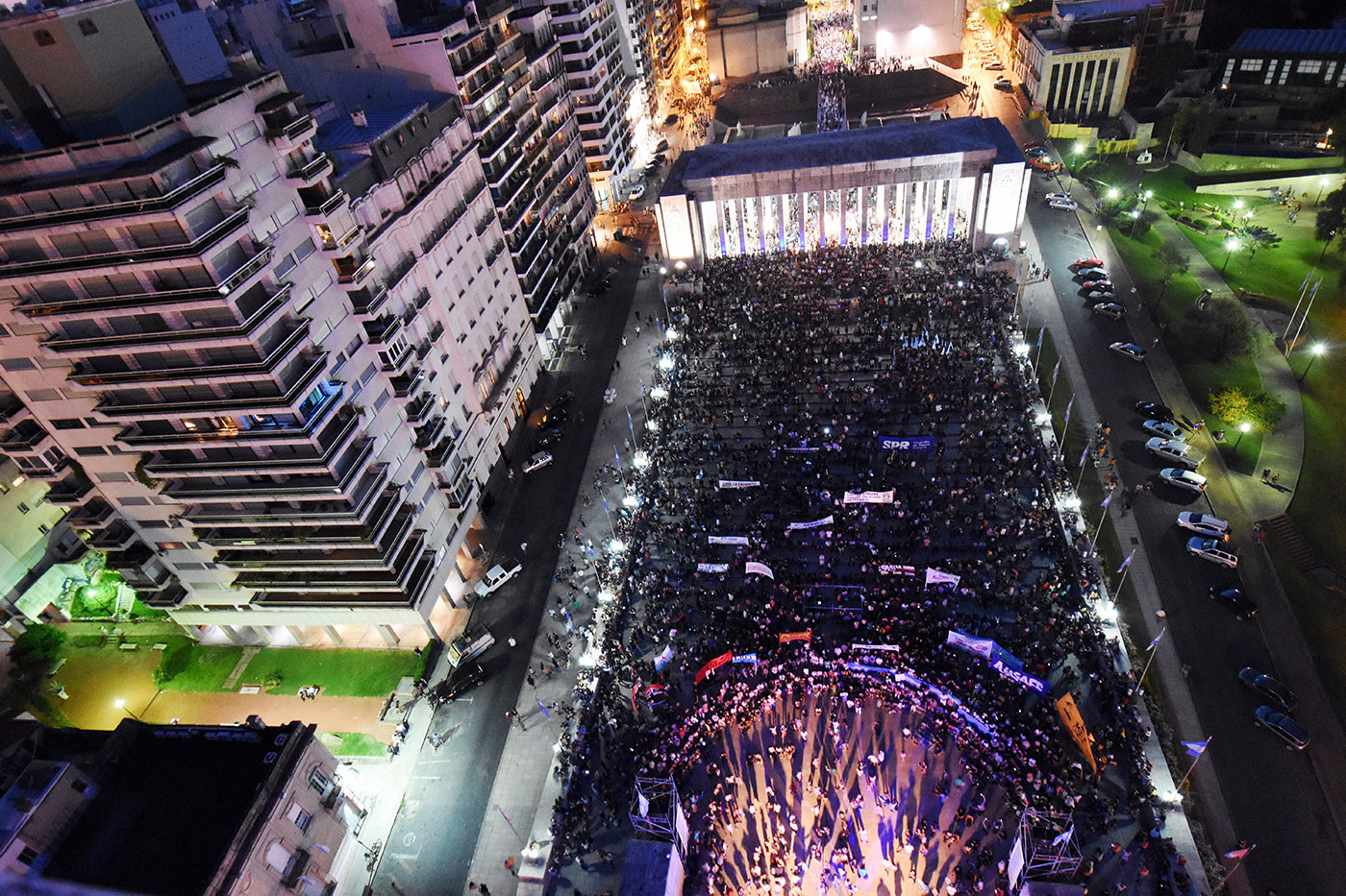 T�lam 24/03/2017 Rosario: Entidades de derechos humanos, sindicales, sociales, culturales y pol�ticas de Rosario, nucleadas en el Espacio Juicio y Castigo, participaron de la marcha del 24 de marzo. Foto: Sebastian Granata jcp