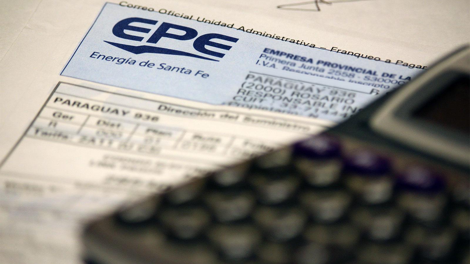 Aranguren anunció un nuevo aumento en las tarifas de electricidad en febrero y marzo.
