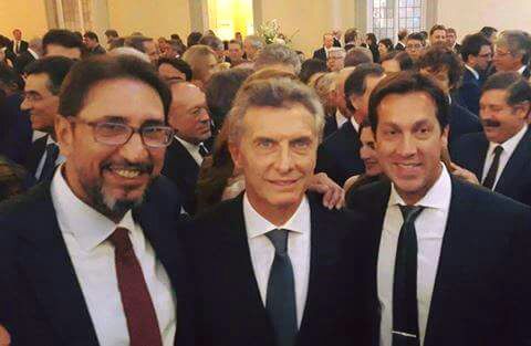 El presidente y el secretario del CPA, Ángel Elías y Arturo Rojas respectivamente, junto al presidente Mauricio Macri. ,