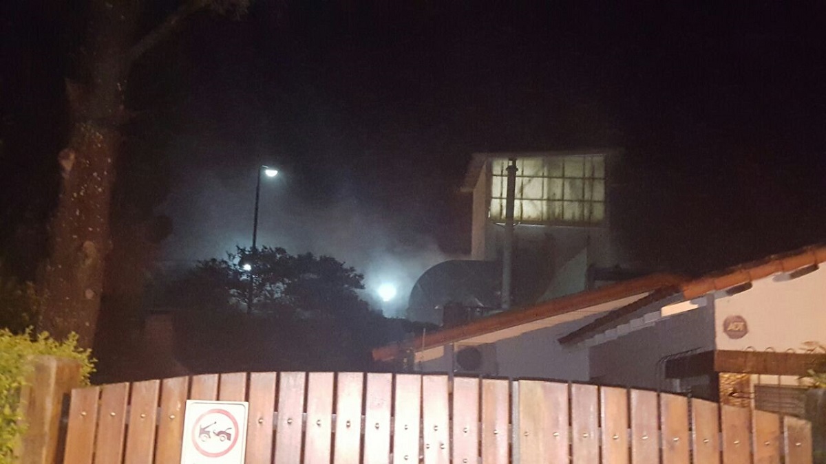 Los vecinos detectaron una bruma química flotando en el barrio.
