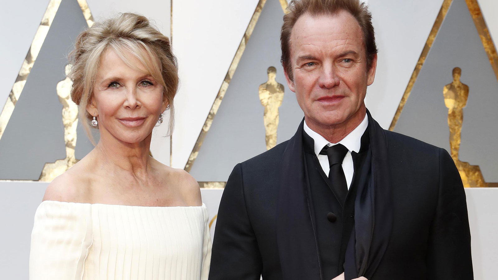 Sting y Trudie Styler en la alfombra roja de Los Oscar. 