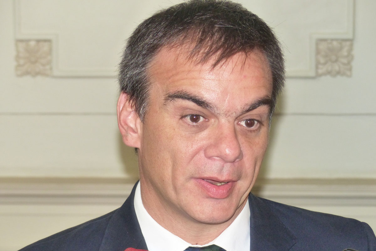 Lewis defendió en público el rol de sus clientes y de su oficio de penalista.