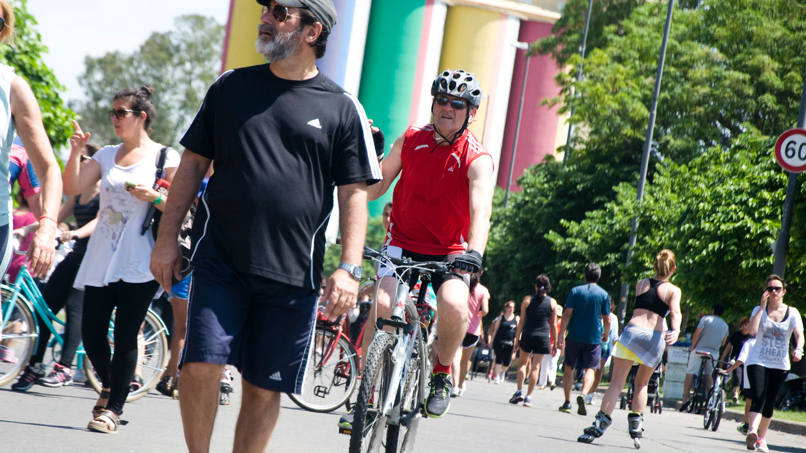 El fin de semana largo cierra con más turistas y menos consumo