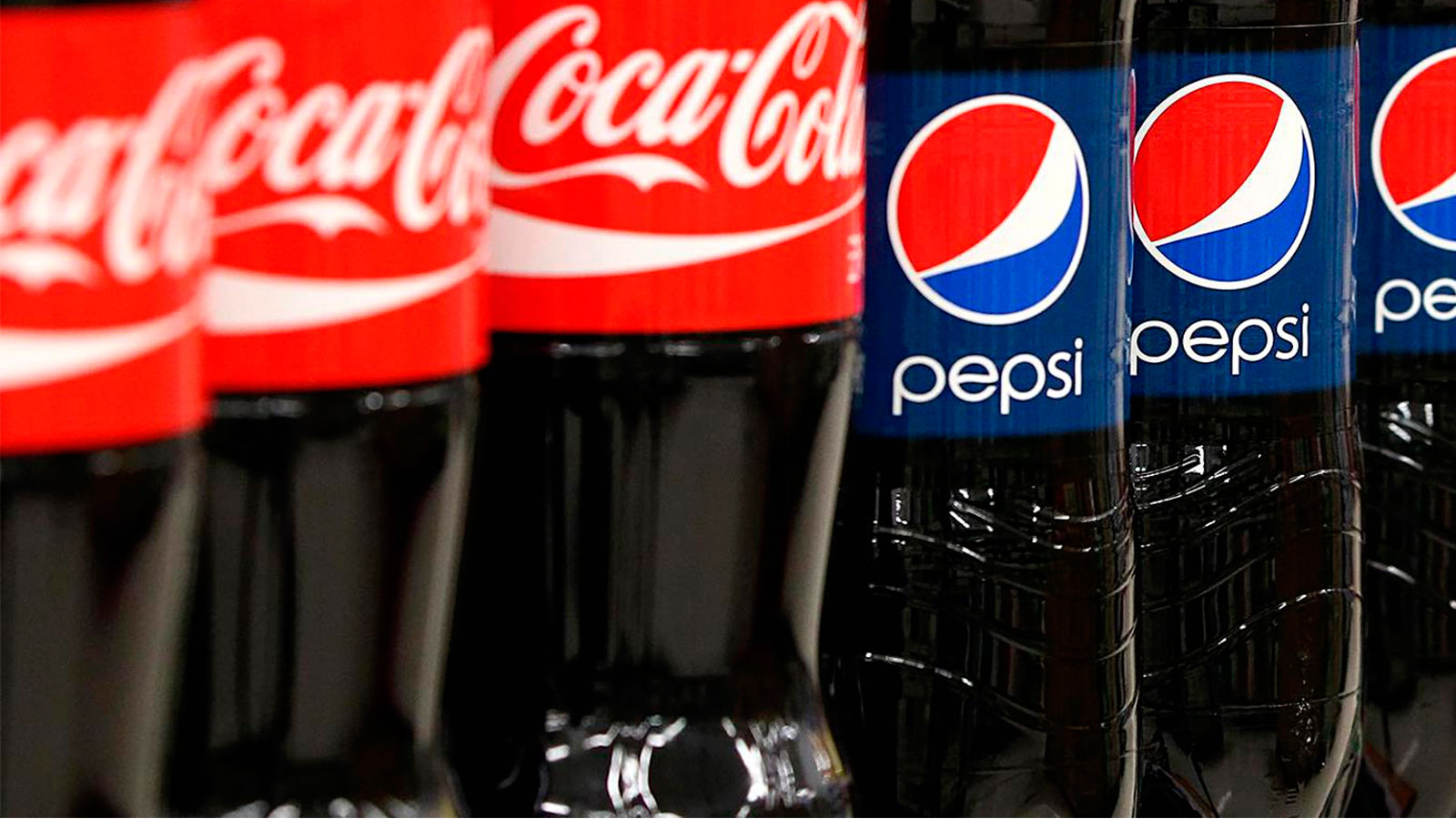 Un blooper: Michetti recibió con Coca Cola al CEO de Pepsi