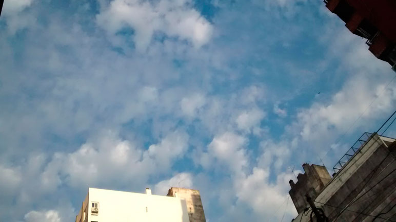 Algunas nubes y un tímido calor