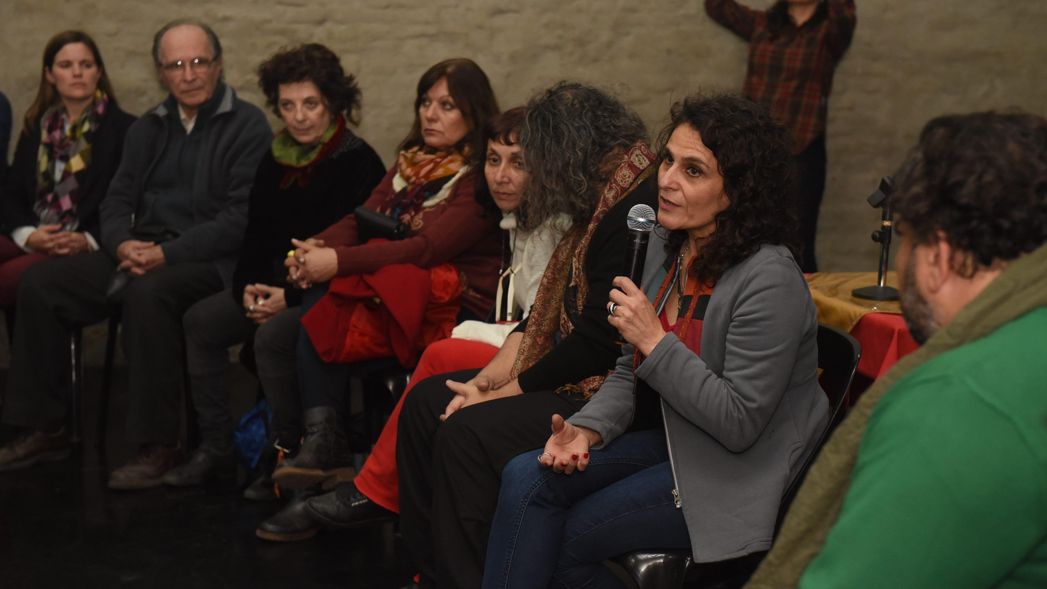 La concejala dialogó con los representantes de salas, compañías y actores en común acuerdo.