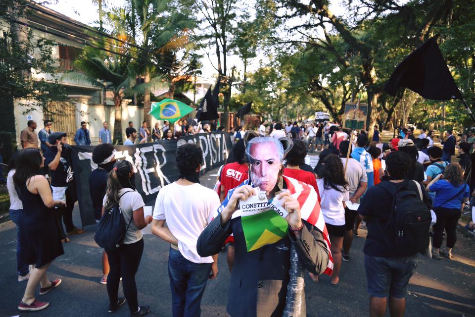 Imágenes de las protestas sucedidas en los últimos días frente a la residencia de Temer.
