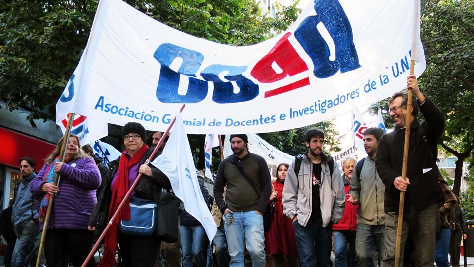 Los docentes de la UNR definen la semana que viene si levantan o no el paro