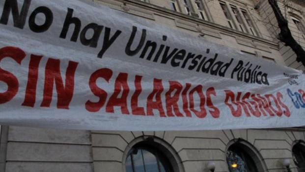 Los docentes universitarios definen cómo seguir