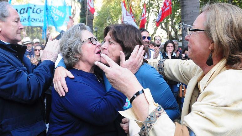 Emoción popular en Tribunales tras la lectura del fallo.