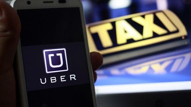 Uber vs. Taxis, una polémica que acá recién empieza, pero que no es nueva.