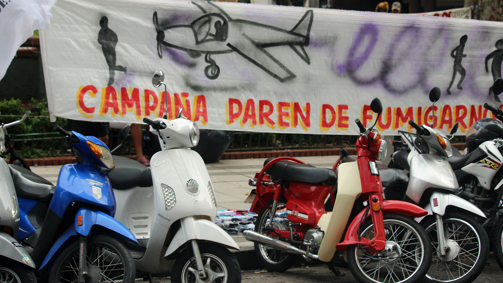 Protesta contra el monocultivo frente a la Bolsa de Comercio