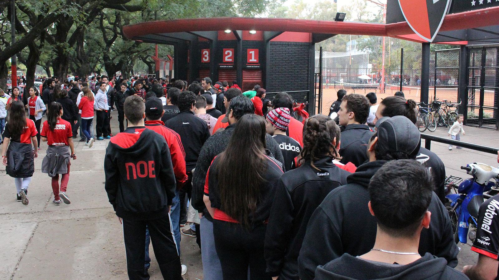 Detuvieron a uno que vendía entradas de protocolo en Newell's