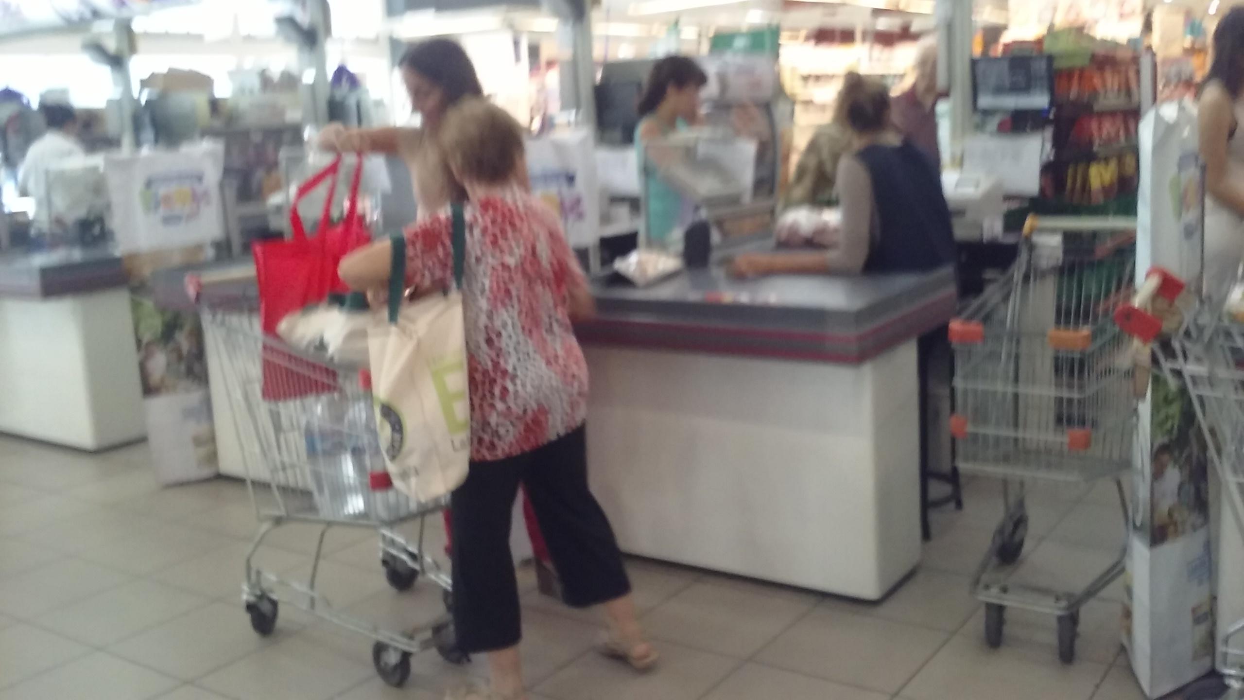 ¿Cómo fue el primer día sin bolsitas en los súper?