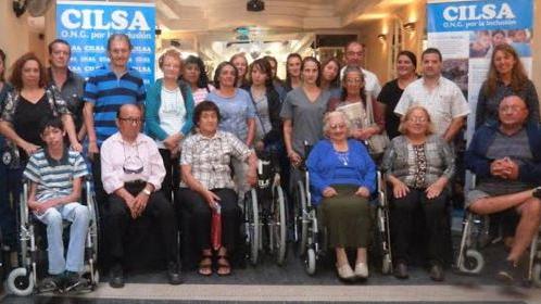 La ONG brinda ayuda de manera gratuita a las personas con discapacidad.