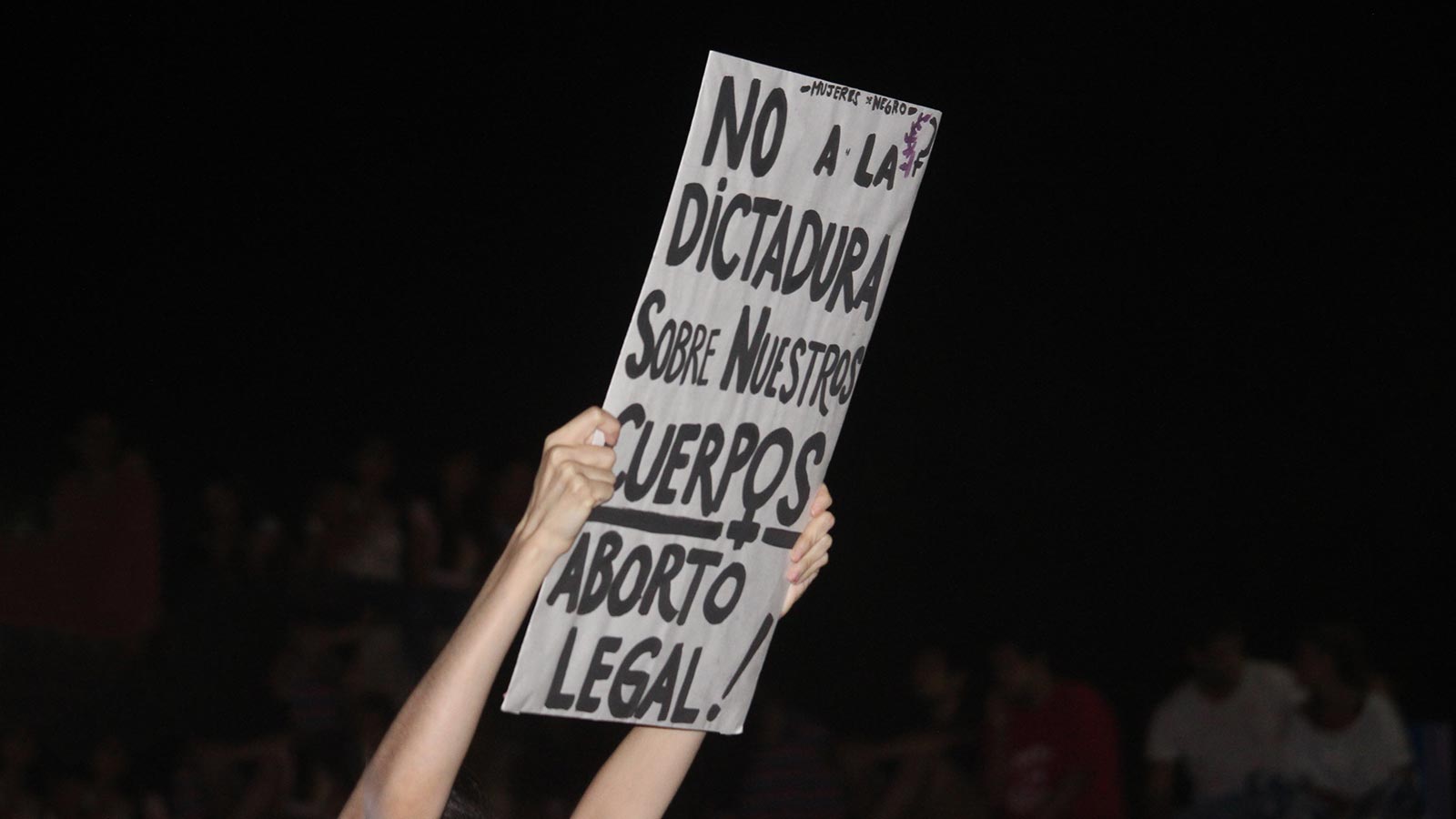 Miles de personas congregadas en el Monumento a la Bandera.